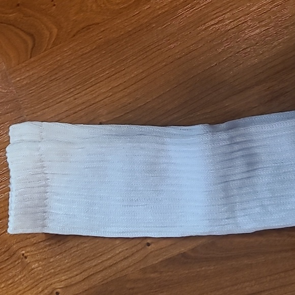 New White long slouch socks for your Hooters uniform - Picture 3 of 14
